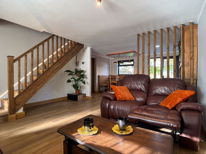 Lounge- click for photo gallery
